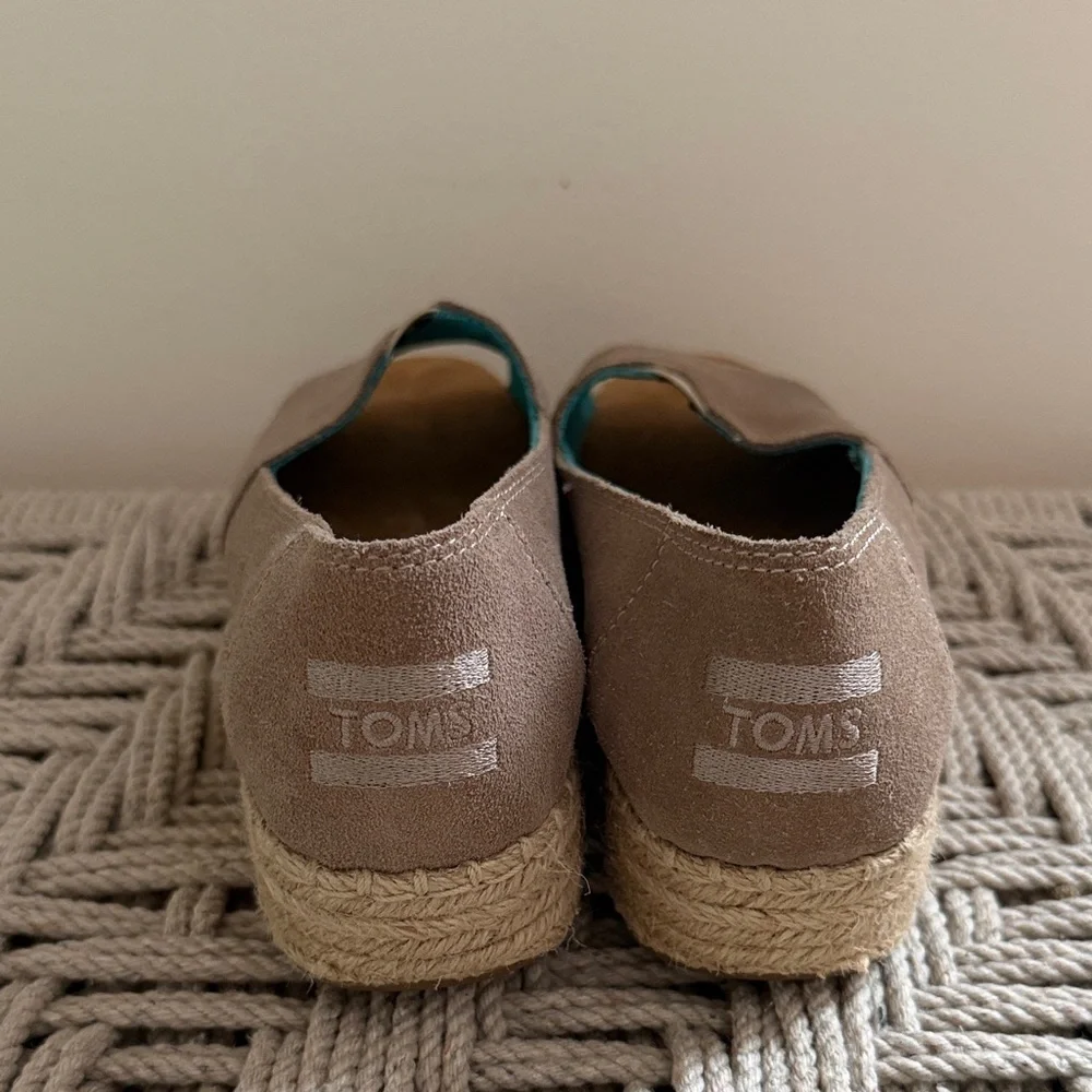 Toms Taupe Suede Espadrille Peep-Toe Flats with Teal Lining